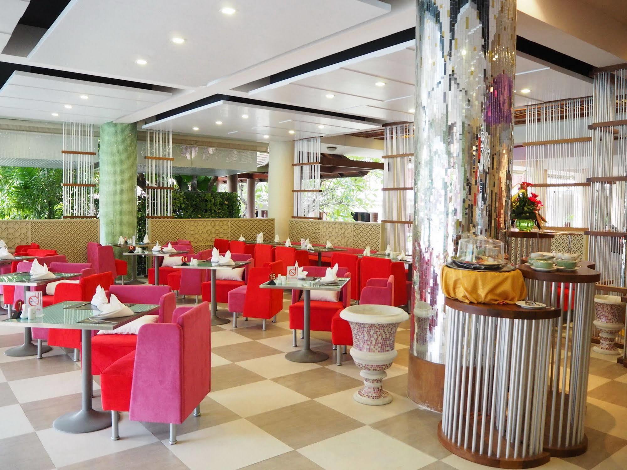 Patong Beach Hotel Hotell 4*