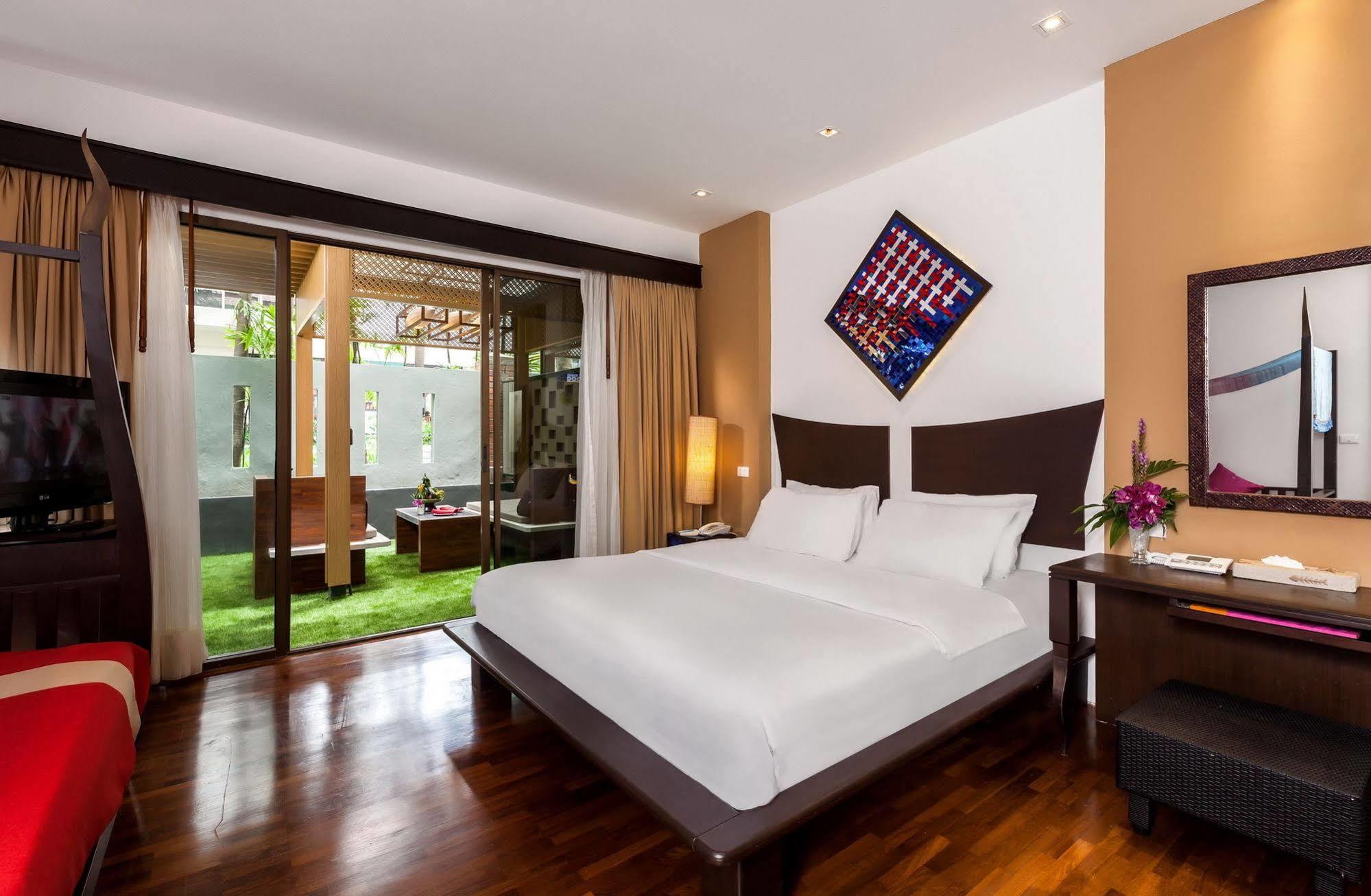 Patong Beach Hotel Hotell 4*